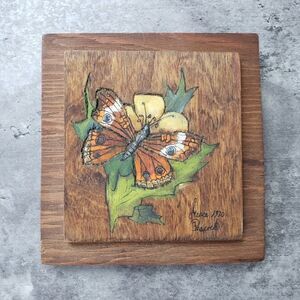 VINTAGE WOOD CARVED HAND PAINTED BUTTERFLY WALL ART 5x5